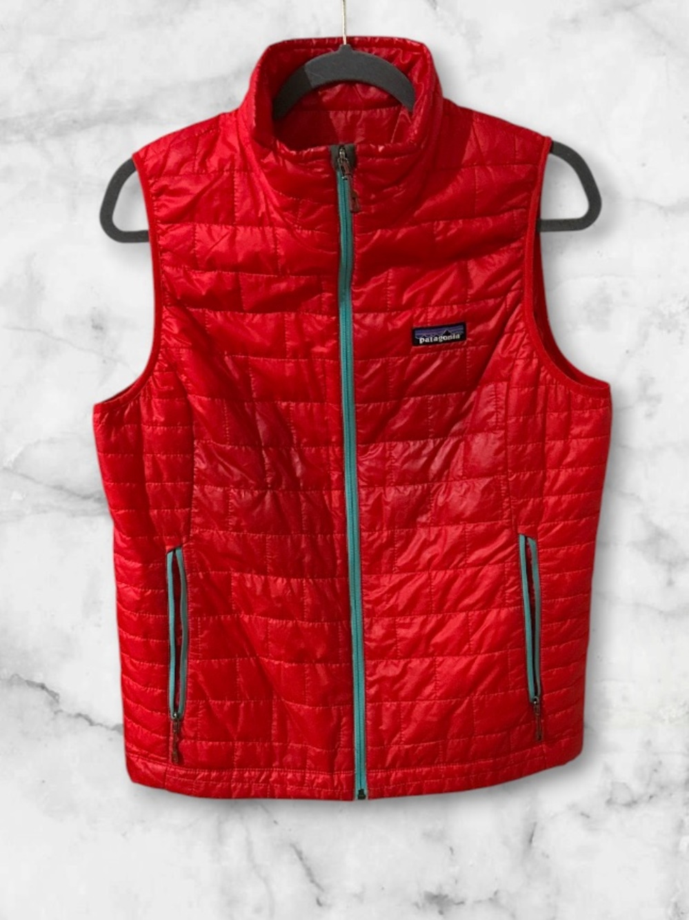 Patagonia Woman’s Nano puff red full zip vest primaloft size Large